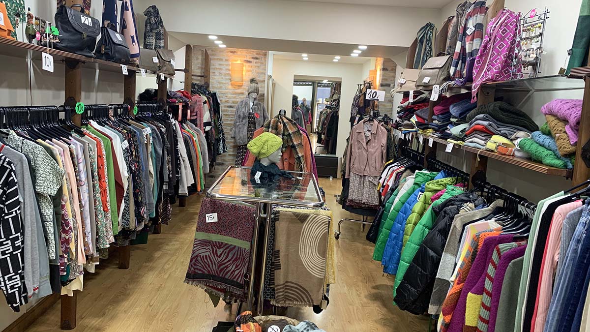Maitagarri, una tienda de ropa mujer en Pamplona liquida sus existencias:  No nos da ninguna pena