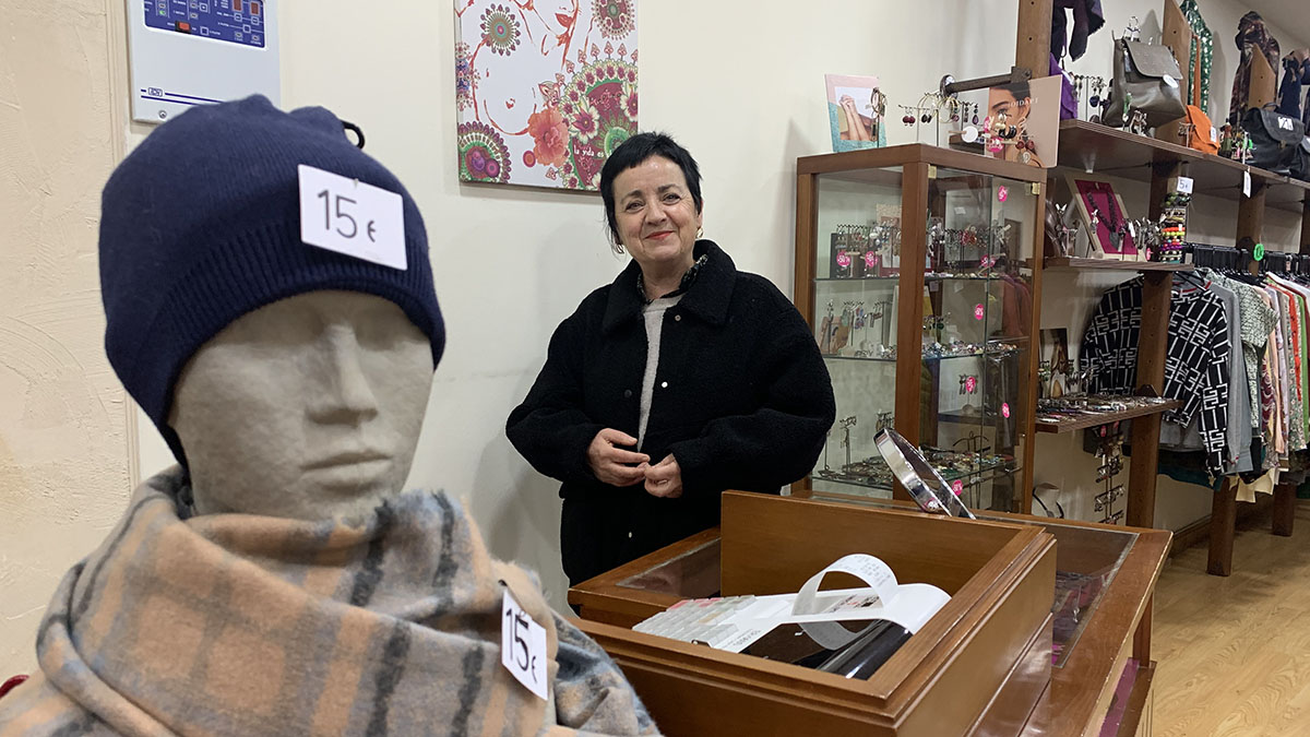 Maitagarri, una tienda de ropa mujer en Pamplona liquida sus existencias:  No nos da ninguna pena