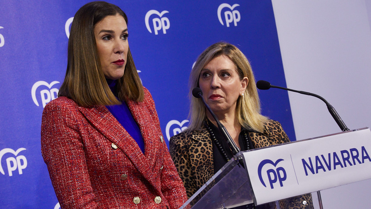 La senadora navarra Ruth Goñi se afilia al Partido Popular en Navarra en un acto acompañada por la también senadora y secretaria general PP en la Comunidad Foral, Amelia Salanueva. IÑIGO ALZUGARAY