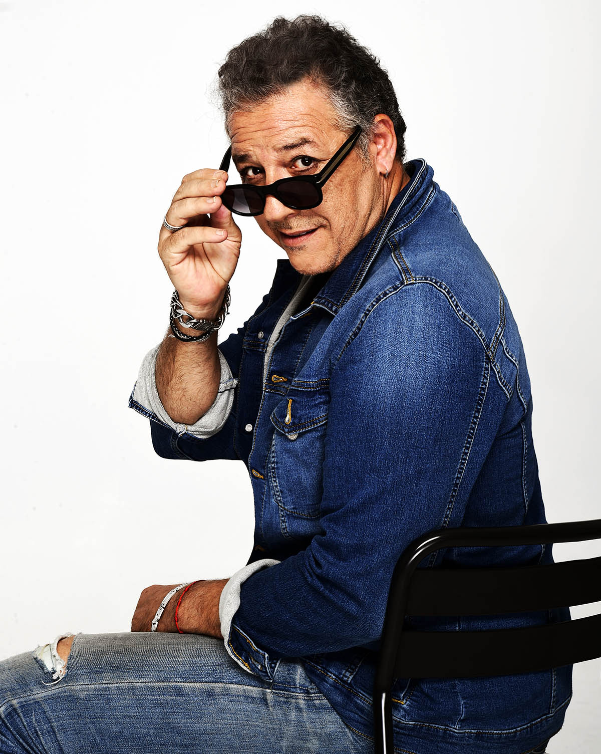 Carlos Goñi, del grupo Revólver, en una imagen promocional de su nuevo disco 'Adictos a la euforia'. Foto: Domingo J. Casas