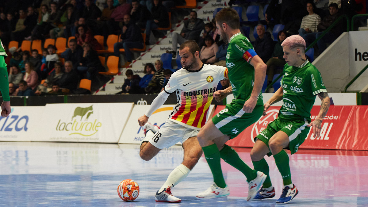 Partido de la LNFS entre Xota FS e Industrias Santa Coloma disputado en el Pabellón Anaitasuna. IÑIGO ALZUGARAY