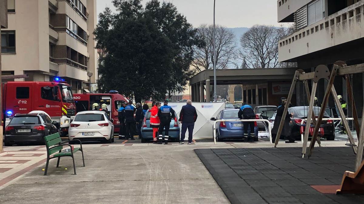 Bomberos, Policía Municipal y equipo médico en el lugar del suceso. CEDIDA