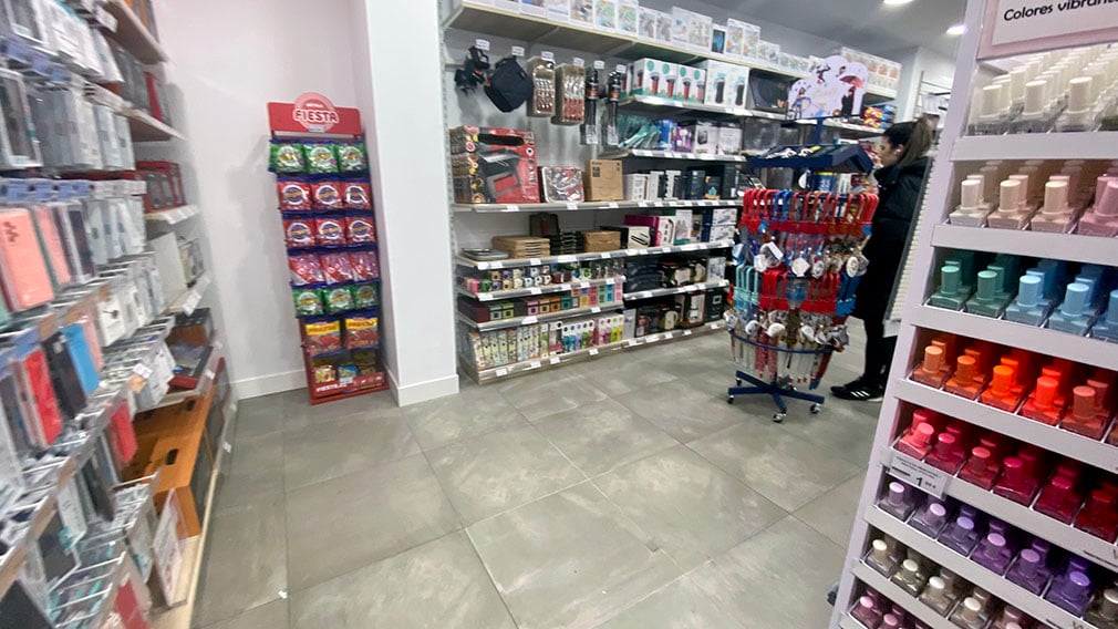 AliExpress abre en Pamplona su primera tienda física en la calle García Ximenez de la capital, donde antes estana Xiaomi.