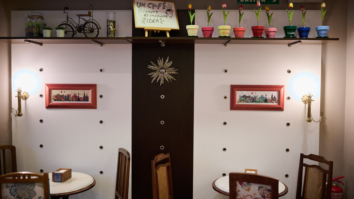 Café Peregrino, cafetería de la plaza del Consejo 3 del Casco Viejo de Pamplona. PABLO LASAOSA