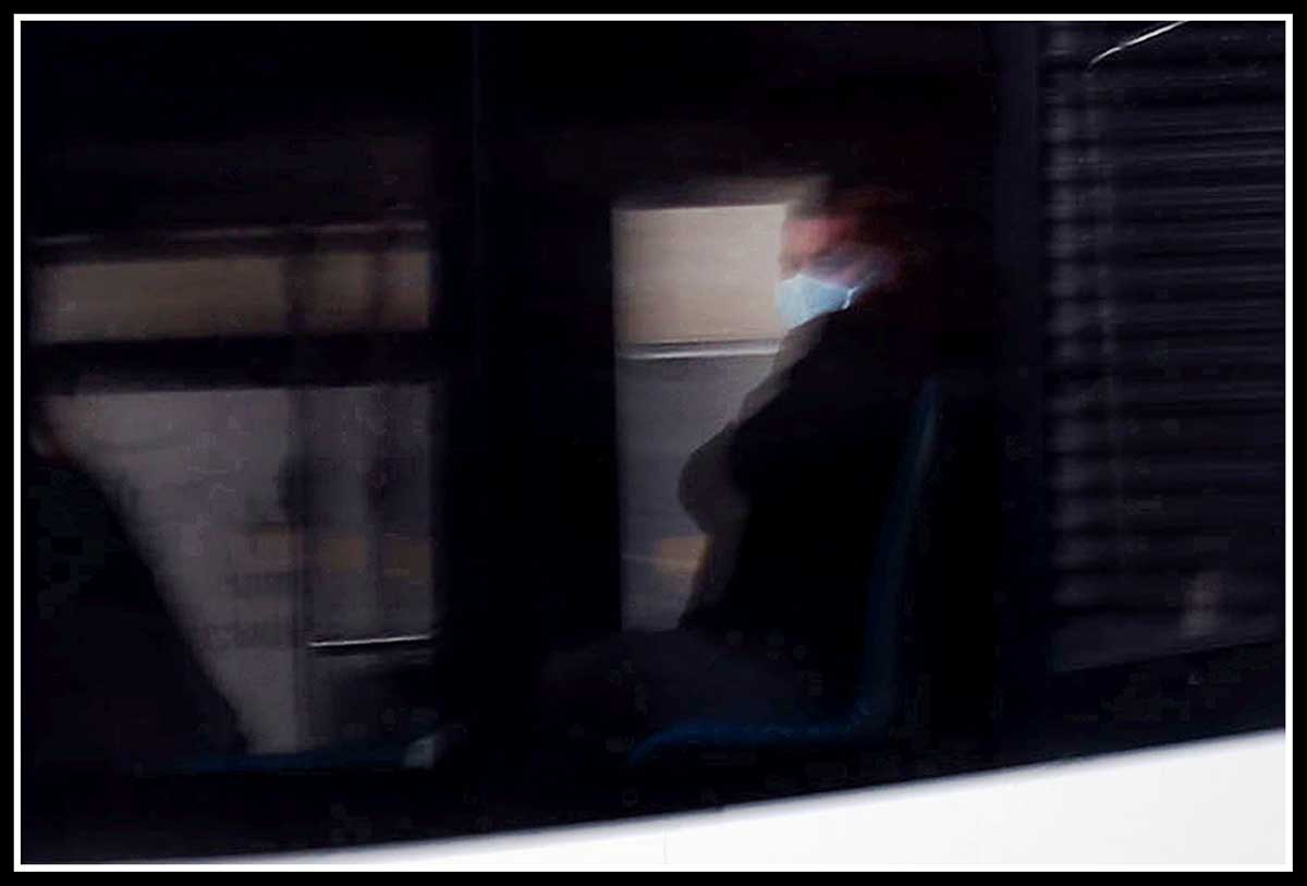 01/04/2020 En el autobús con mascarilla durante el confinamiento (Foto Javier Sesma. Cortesía del autor)