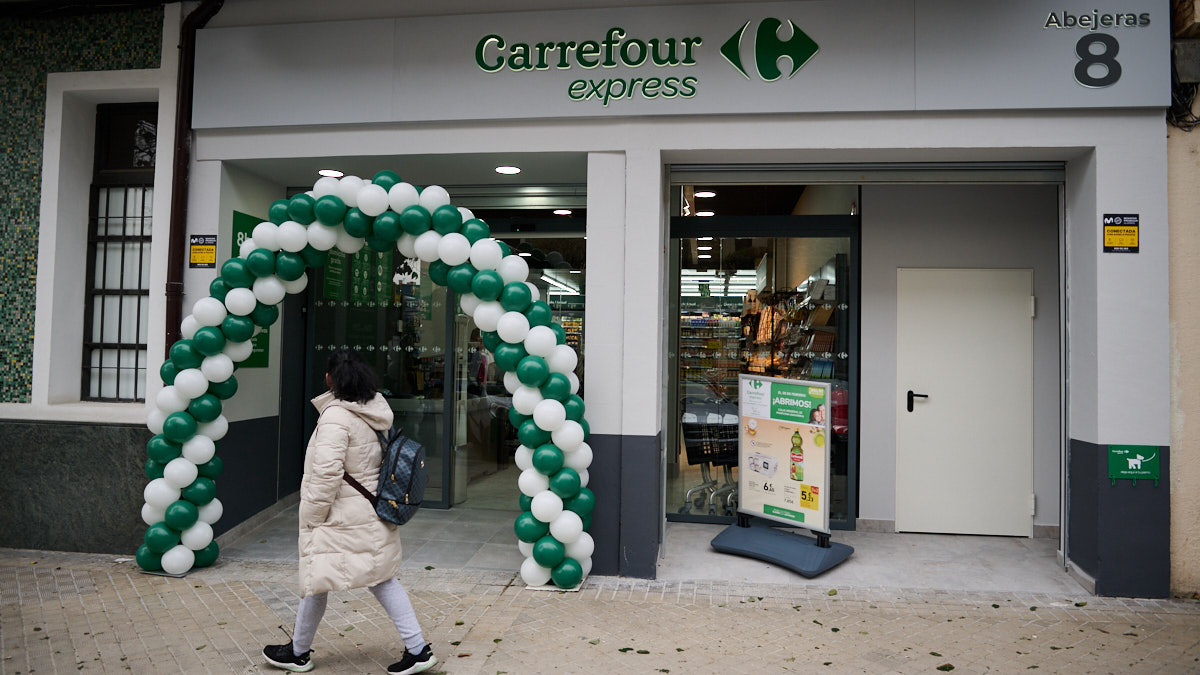 Abre sus puertas el nuevo Carrefour Express situado en la calle Abejeras 8. PABLO LASAOSA