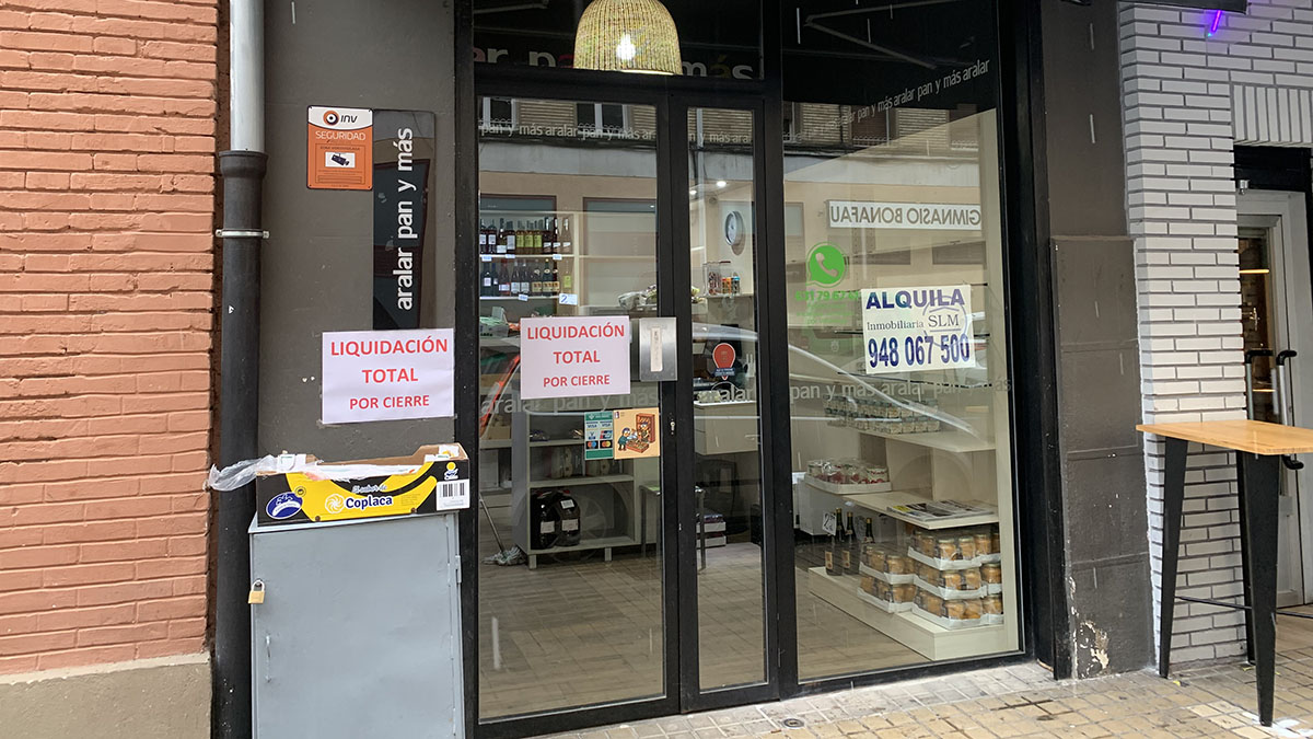 "Aralar, pan y más". La tienda de ultramarinos en la calle Aralar de Pamplona. Navarra.com