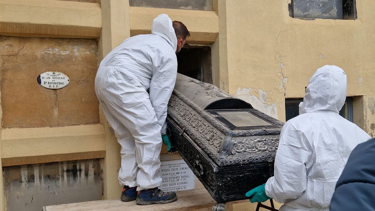 Exhumación de la tumba de Joaquín Gaztambide para cotejar los restos humanos. AYUNTAMIENTO DE TUDELA