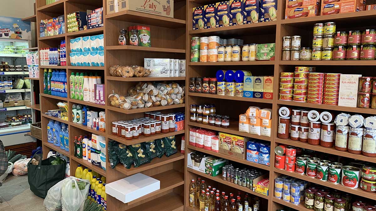 Frutería Pilar en la calle Monasterio de la Oliva 1 de Pamplona. Navarra.com