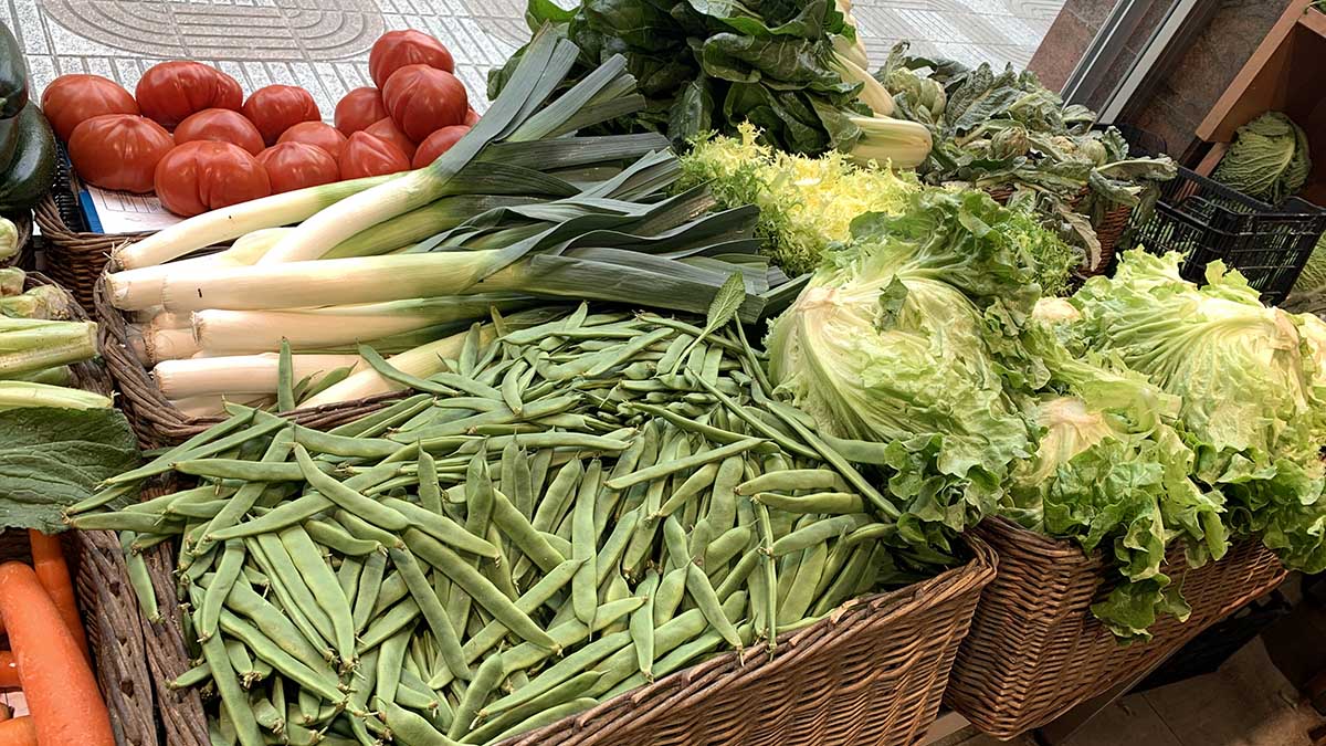 Frutería Pilar en la calle Monasterio de la Oliva 1 de Pamplona. Navarra.com