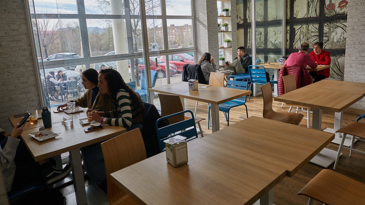 Bar El Inicio, en el Paseo de Ugaldeta 20 de Pamplona. IÑIGO ALZUGARAY