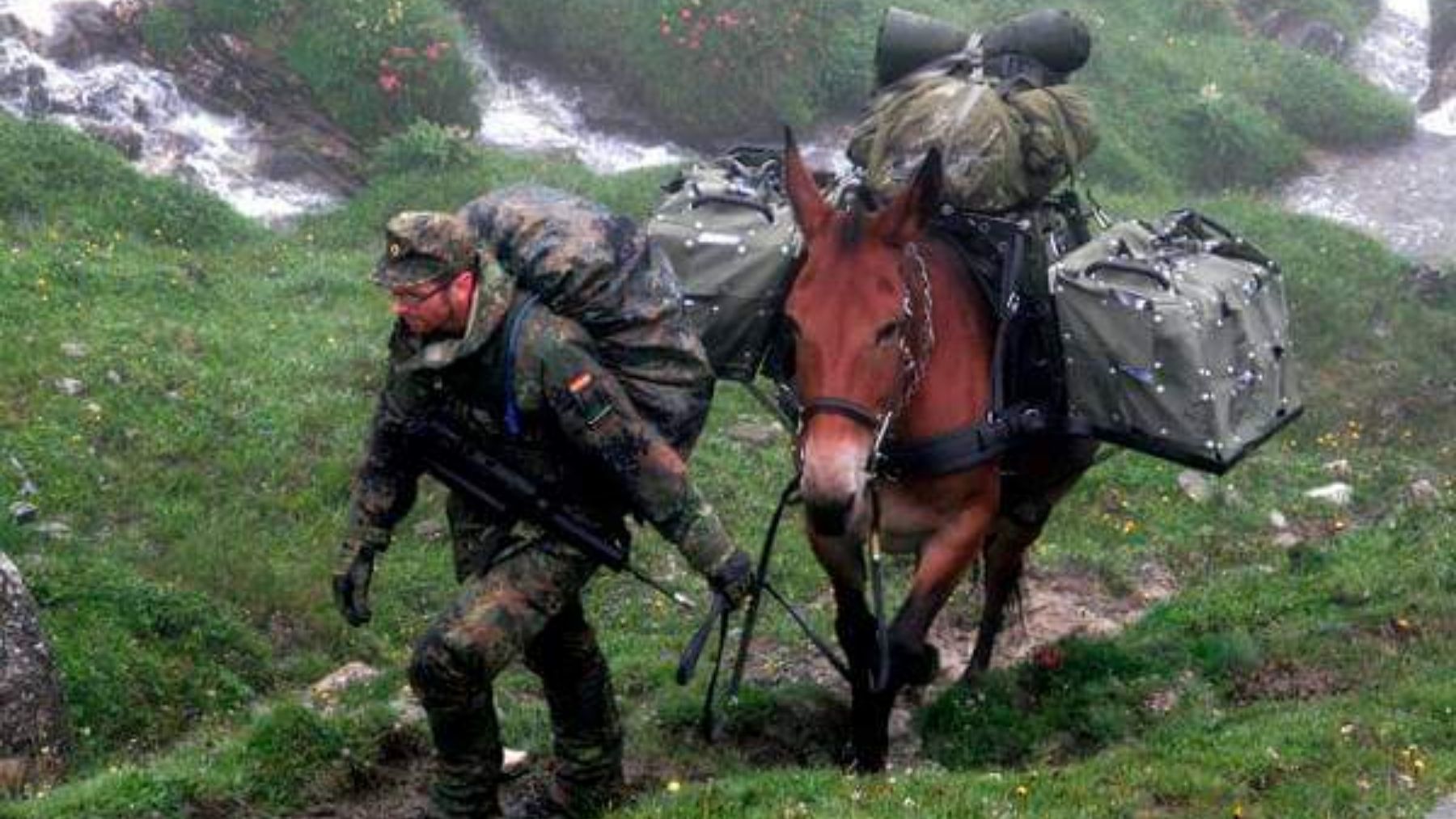 Francisco Javier Sánchez durante el servicio militar obligatorio en el cuartel América 66. CEDIDA