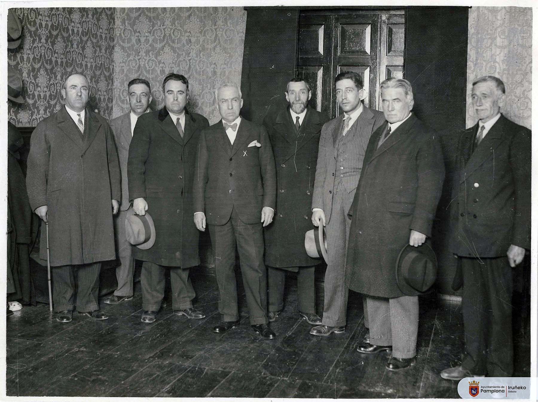 Foto 05 14 04 1931 COLECCIÓN MUNICIPAL El general Gil Yuste, gobernador militar, poniéndose a disposición del Comité Archivo Municipal AMP002788