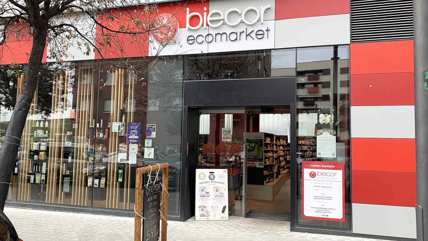 Supermercado Biecor en el barrio de Lezkairu en Pamplona. Navarra.com