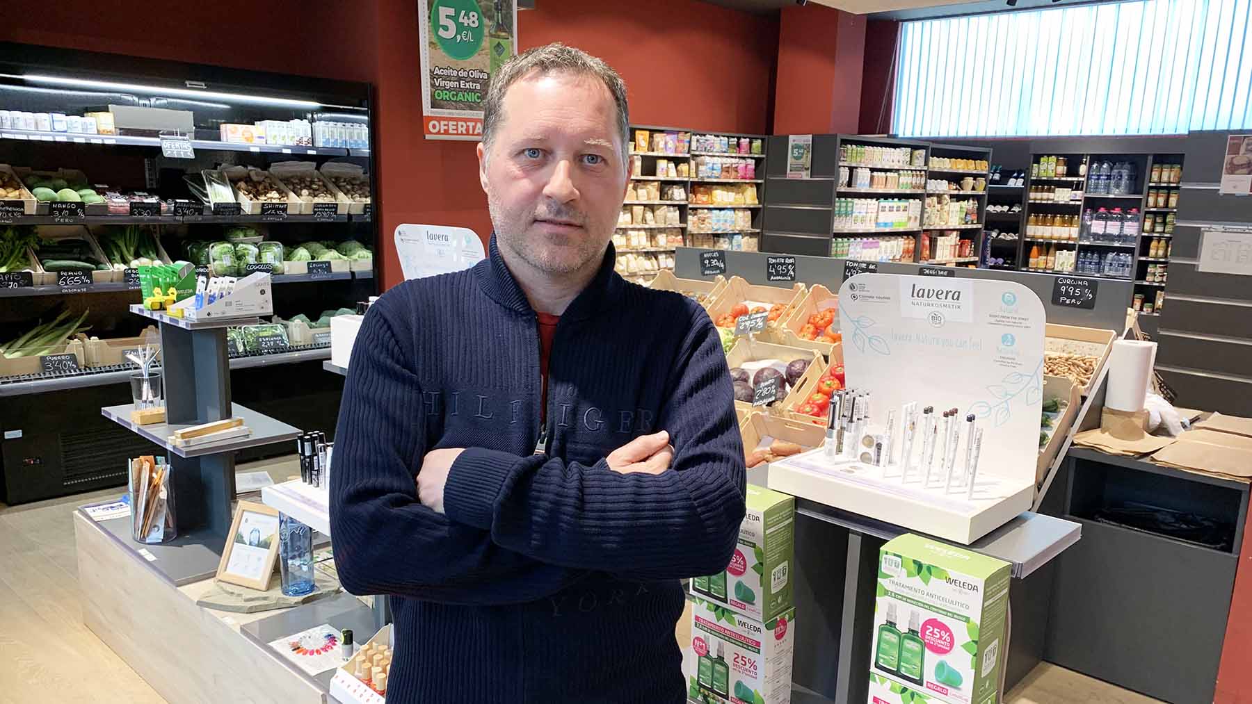 Alfredo Abaurrea en su supermercado Biecor de Lezkairu. Navarra.com