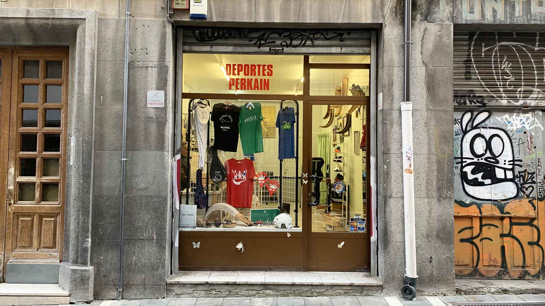 Deportes Perkain en la calle de la Merced en Pamplona. Navarra.com
