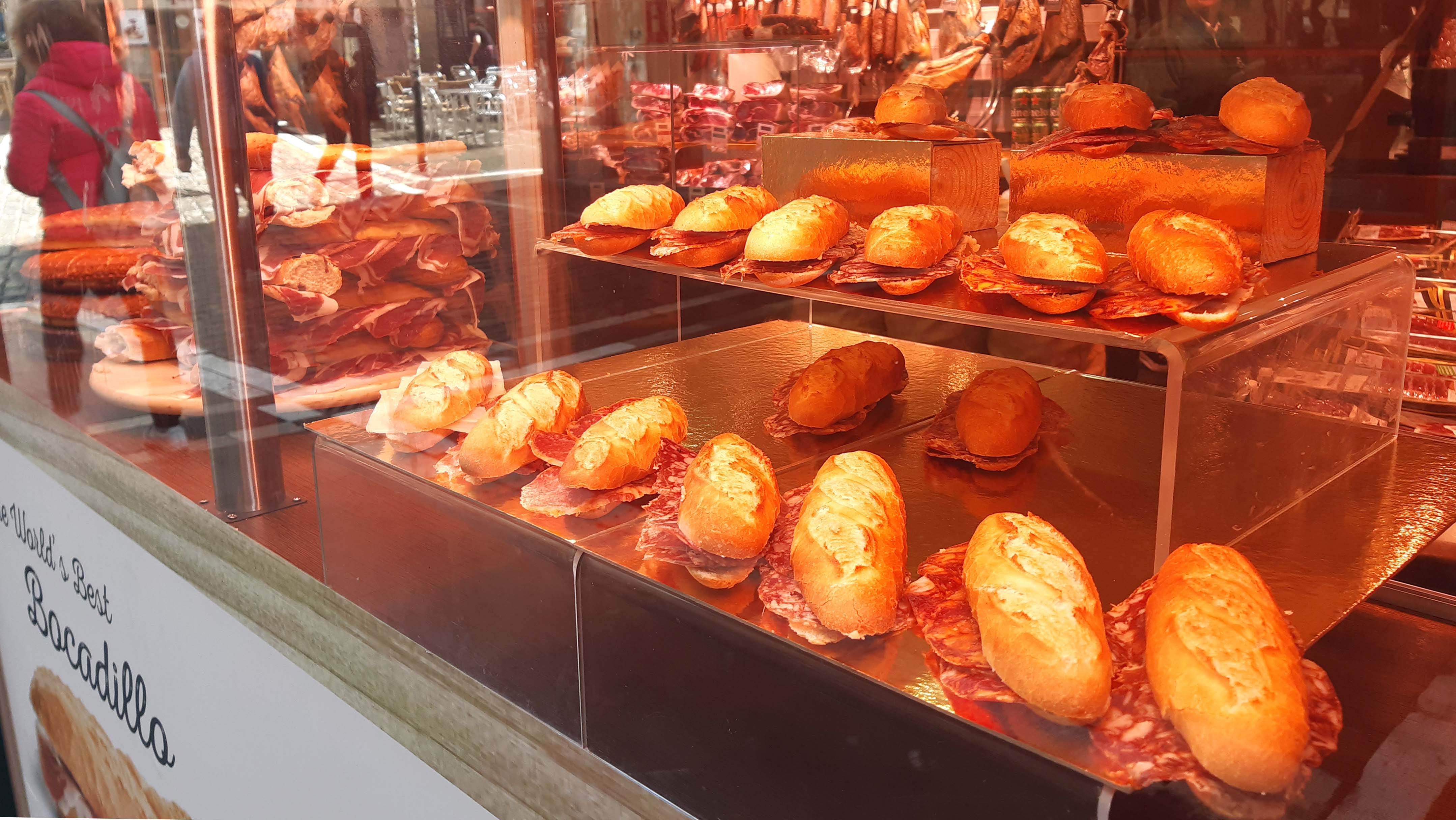 Viandas, tienda especializada en productos gourmet salmantinos, ha cambiado su imagen en Pamplona. IRANZU LARRASOAÑA