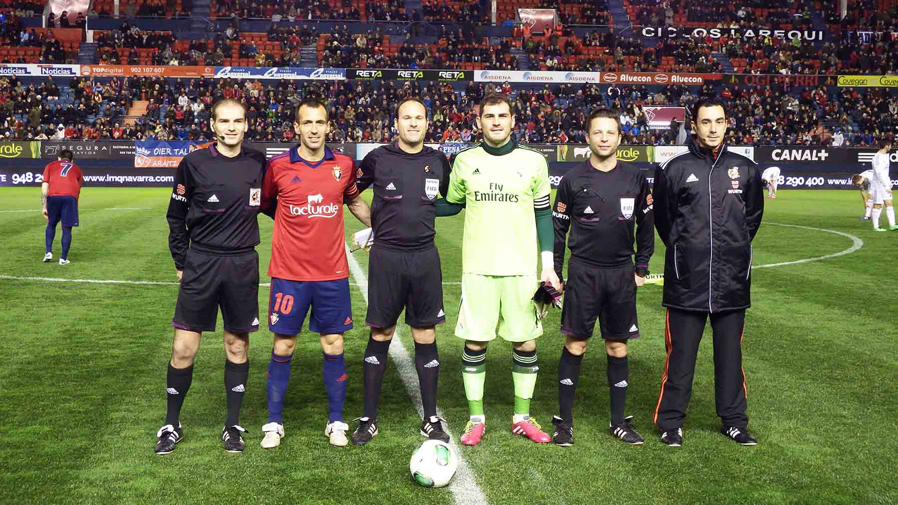 Patxi Puñal y Casillas con Mateu Lahoz en un partido de Copa del Rey entre Osasuna y Real Madrid en el Sadar en 2014. Navarra.com