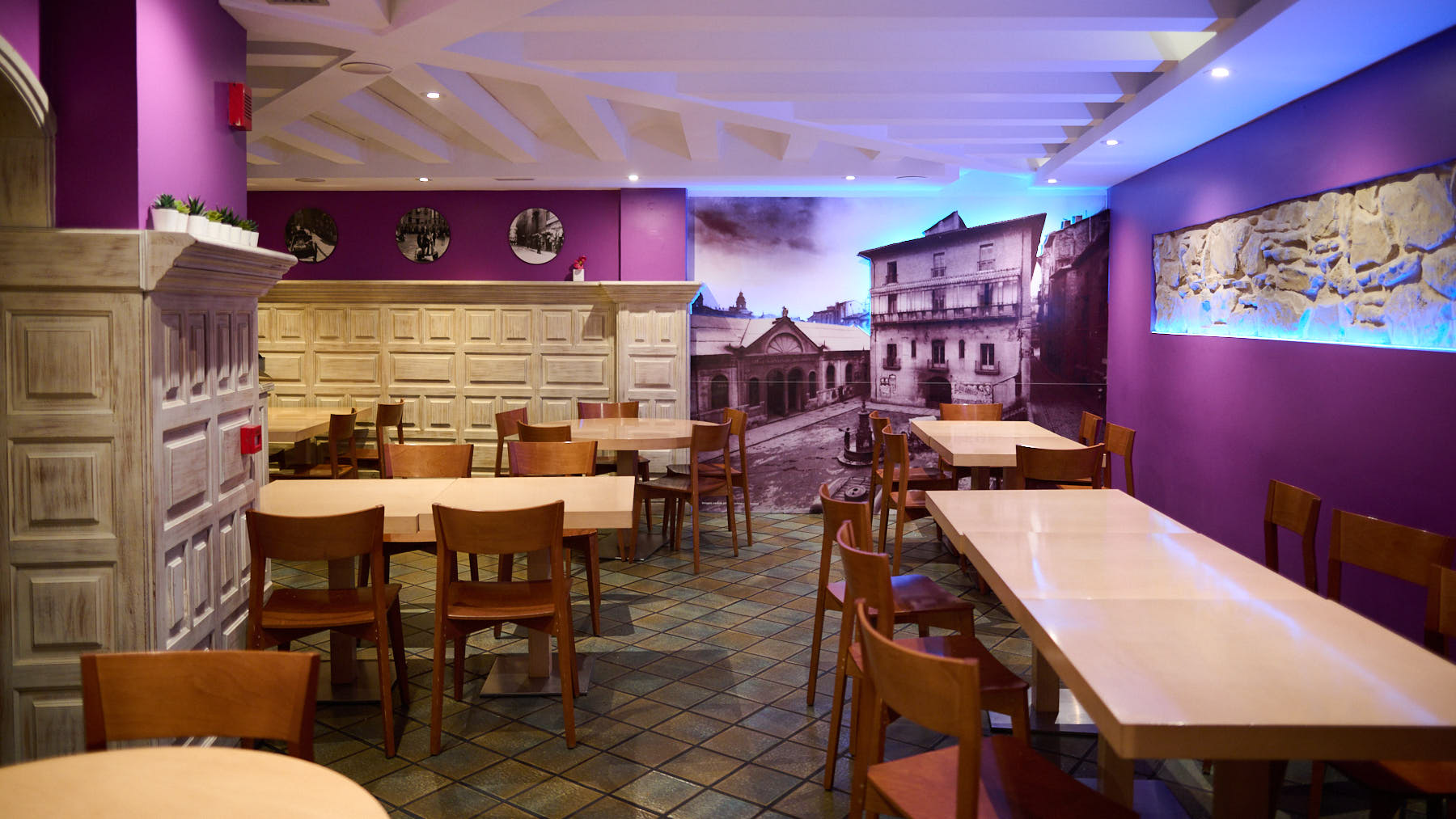 Jose Lara, del Bar el Redín, en la calle Mercado 5. PABLO LASAOSA