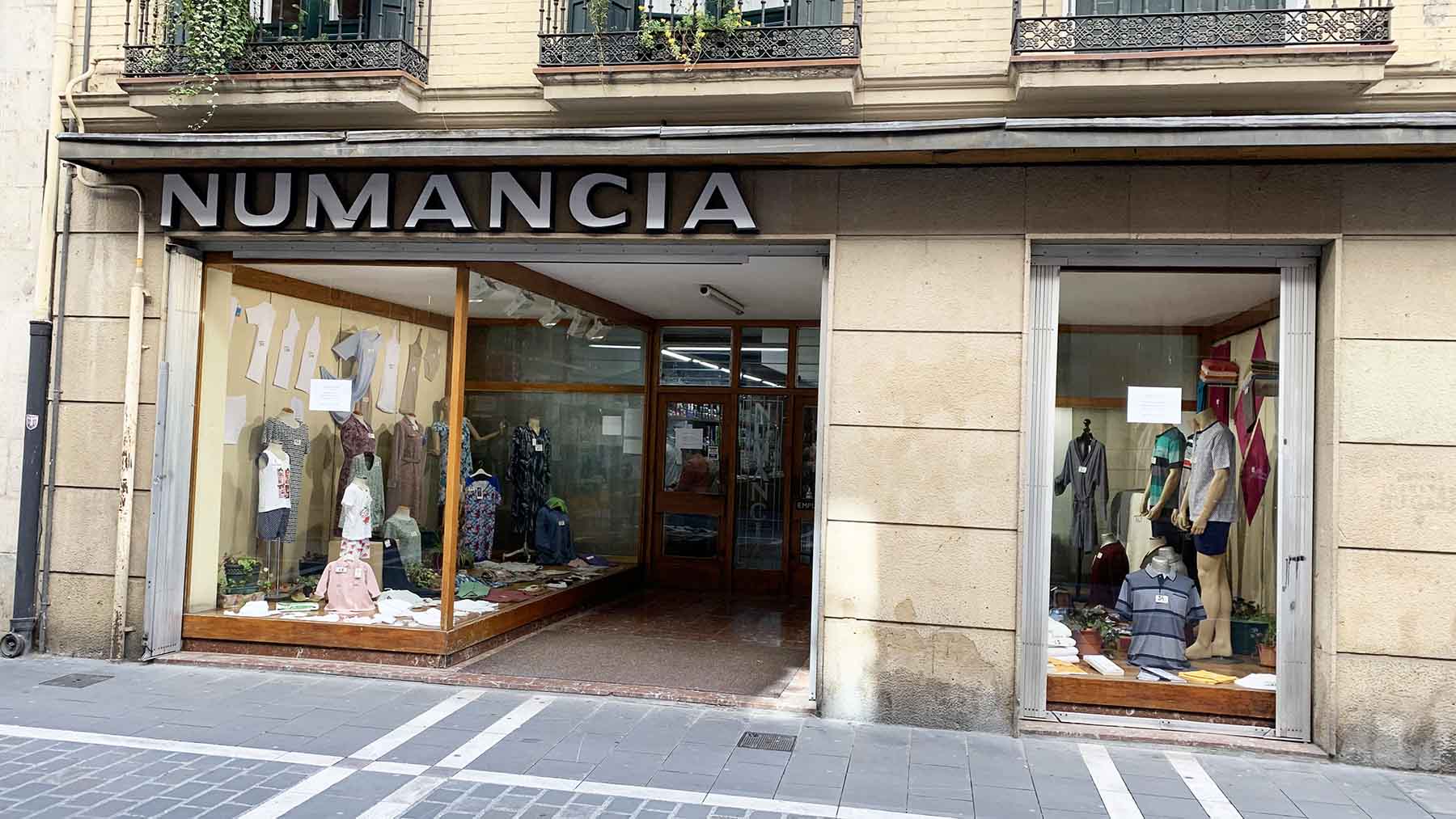 Fachada de la tienda Numancia en el casco viejo de Pamplona. Navarra.com