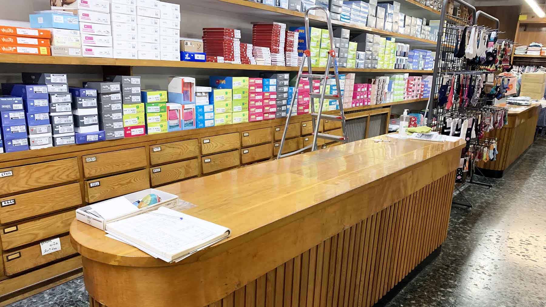 Interior de la tienda Numancia en el casco viejo de Pamplona. Navarra.com