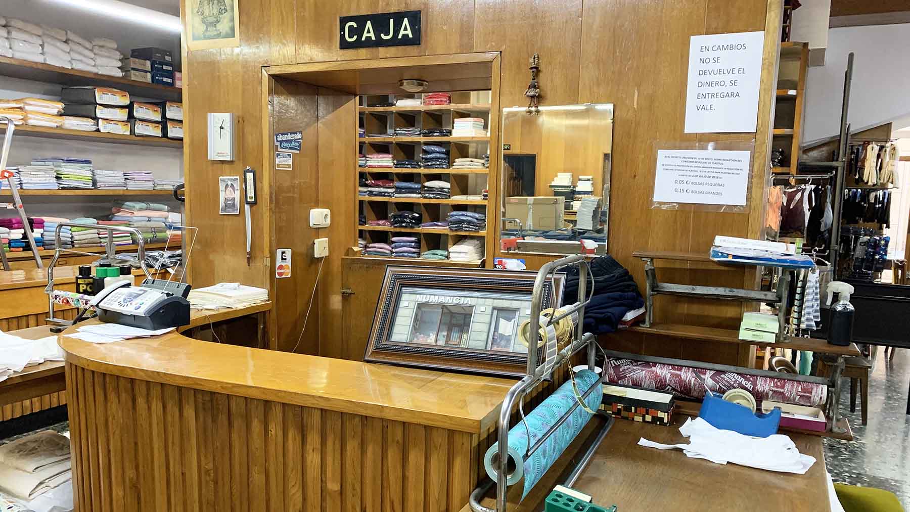 Interior de la tienda Numancia en el casco viejo de Pamplona. Navarra.com