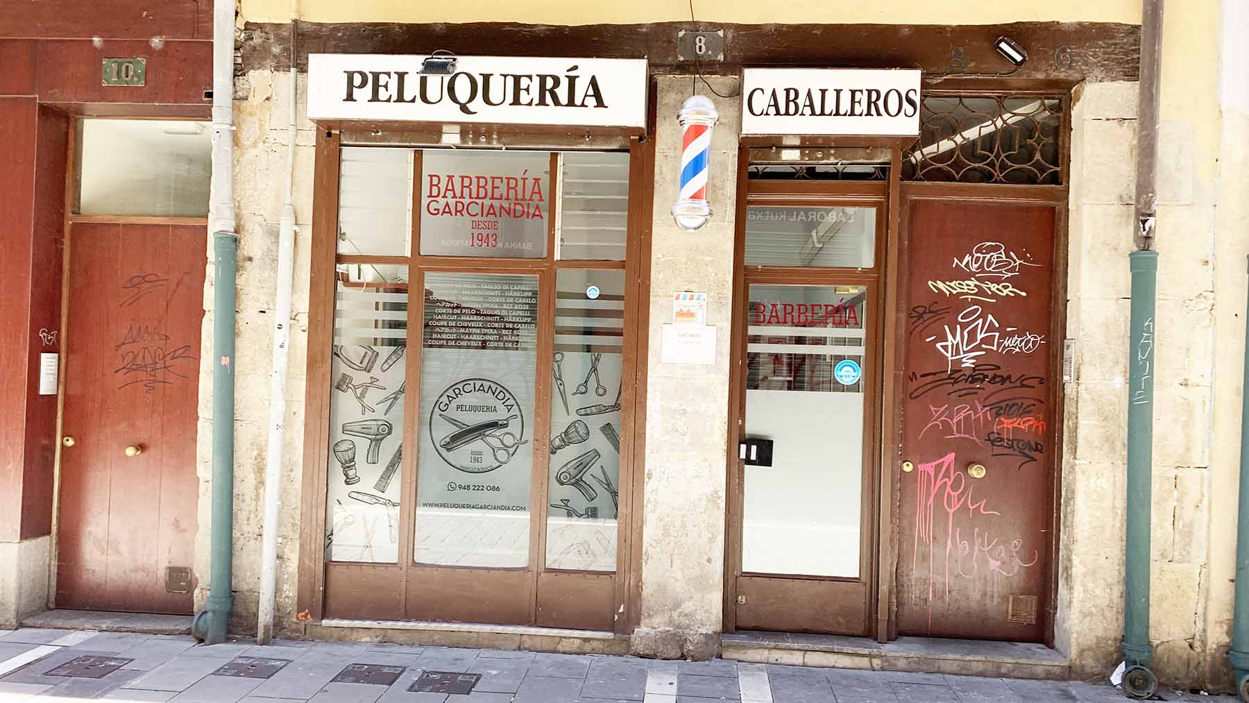 Fachada de la peluquería Garciandía en el casco viejo de Pamplona. Navarra.com