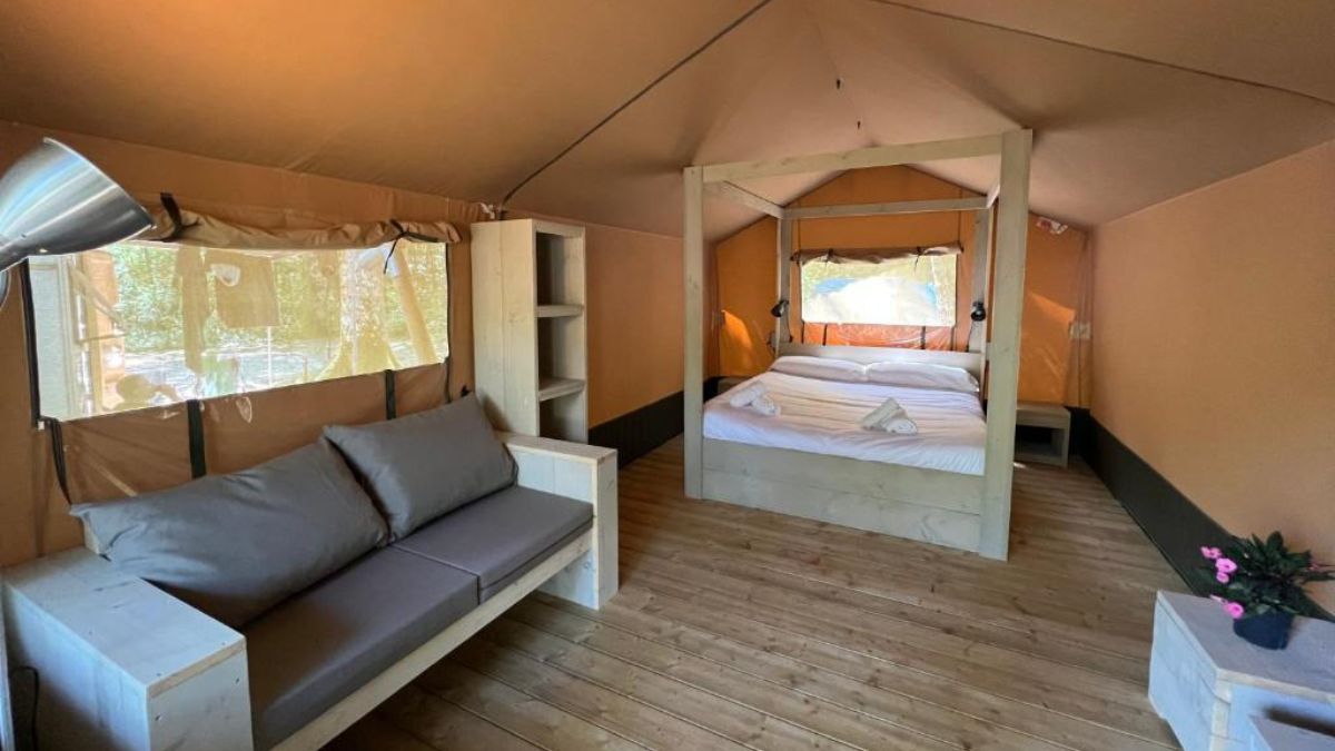 Una de las tiendas del Camping Etxarri. BOOKING