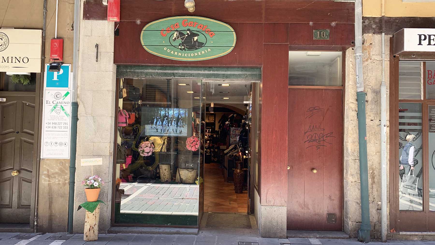 Fachada de la tienda Casa Garatea en el casco viejo de Pamplona. Navarra.com