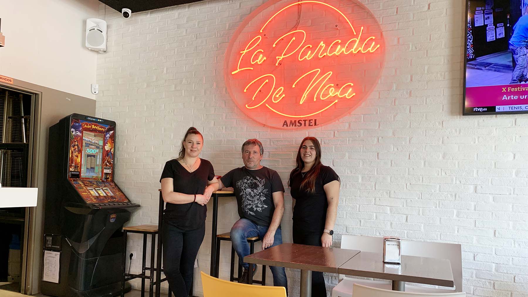 Interior del bar La Parada de Noa en el barrio de Lezkairu en Pamplona. Navarra.com