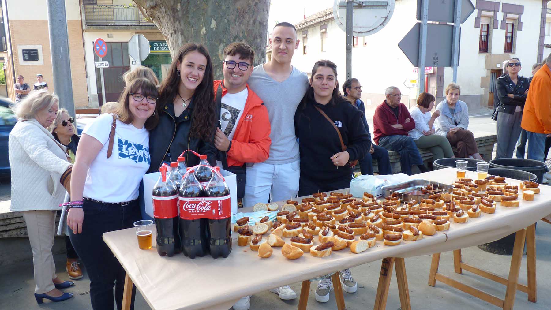 Degustación de chistorra el día del 'mayo' en Murieta. Navarra.com