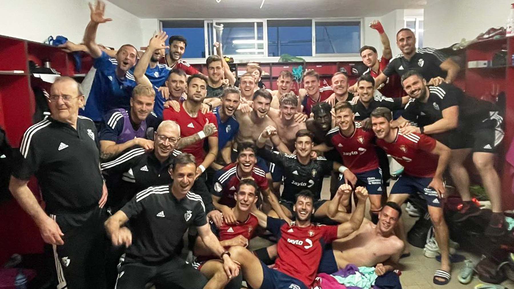Los jugadores del filial osasunista celebran la victoria sobre el Numancia en Tajonar. CA Osasuna.