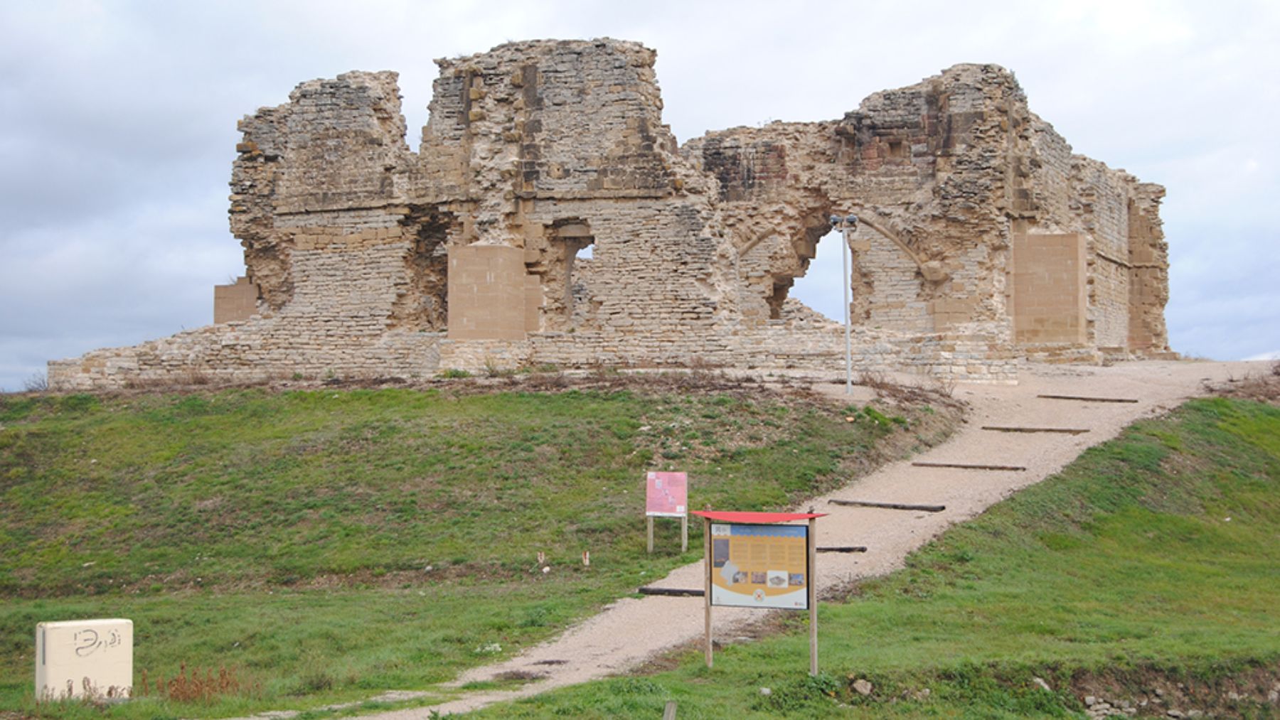 Imagen de las ruinas del Castillo de Tiebas en Navarra. CONCEJO DE TIEBAS