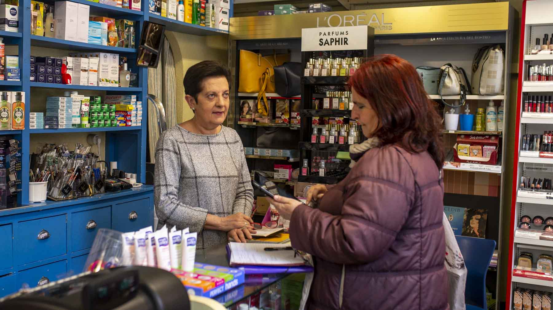 Droguería Mary, fundada en 1955 y ubicada en la calle Paulino Caballero 28, Pamplona. JASMINA AHMETSPAHIC