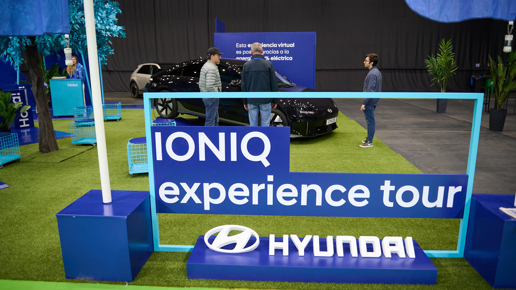 Stand de Automóviles Hyunday en la Feria de la movilidad sostenible Ecomovers que se celebra en el Navarra Arena de Pamplona. PABLO LASAOSA