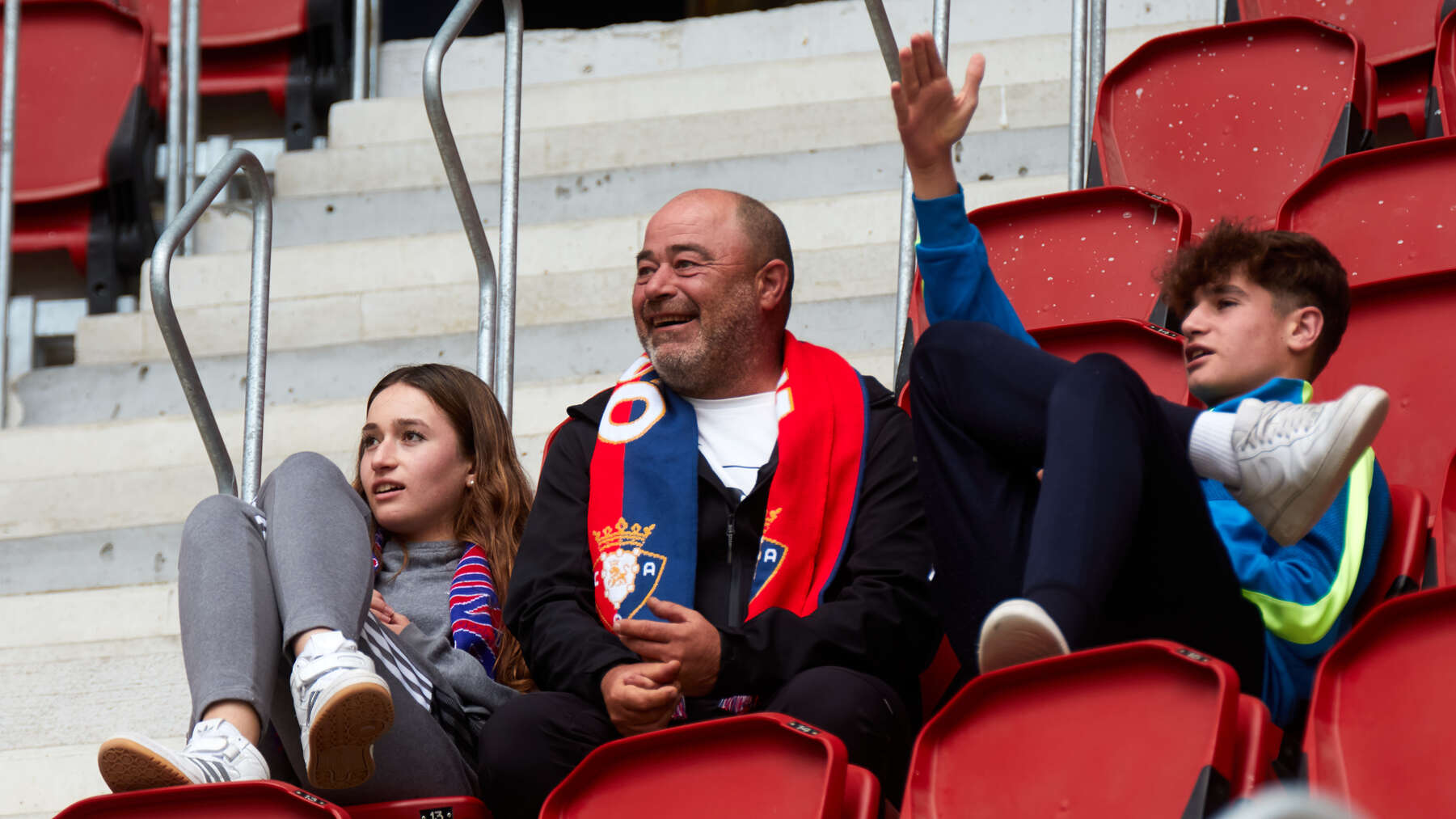 La grada del estadio de El Sadar durante el partido de la Liga Santander entre CA Osasuna y UD Almería disputado en Pamplona. IÑIGO ALZUGARAY