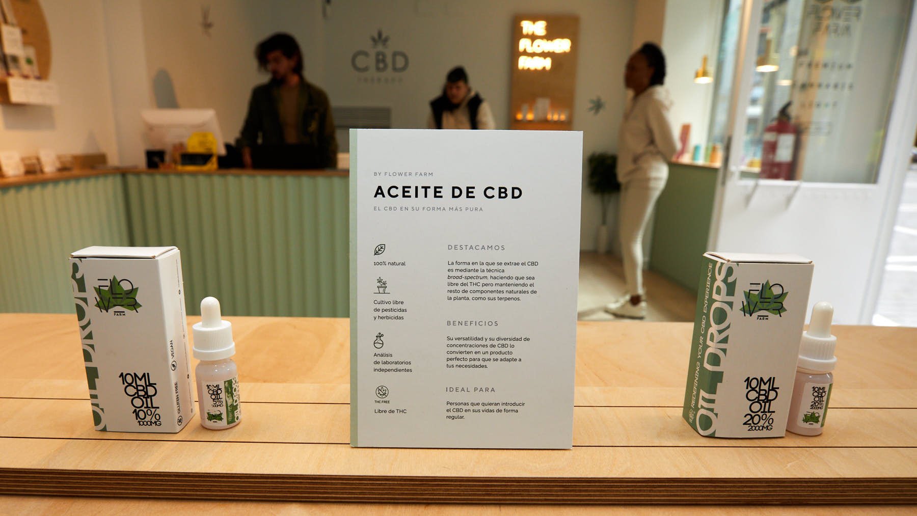 Tienda de CBD Flower Farm, en la plaza de San Nicolás 76 de Pamplona. IÑIGO ALZUGARAY