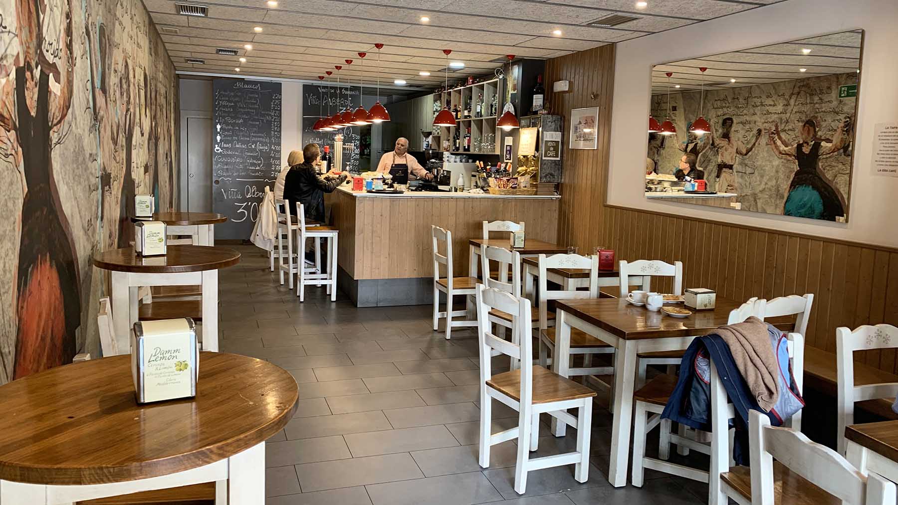 Interior de La Era Café en la plaza de los Fueros de Estella. Navarra.com