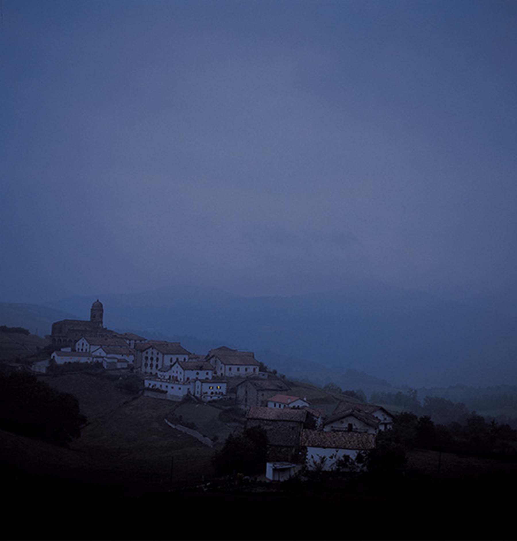 Amanecer en Ciga. Valle del Baztán, 1985. (Foto Xavier Landa, cortesía del autor)