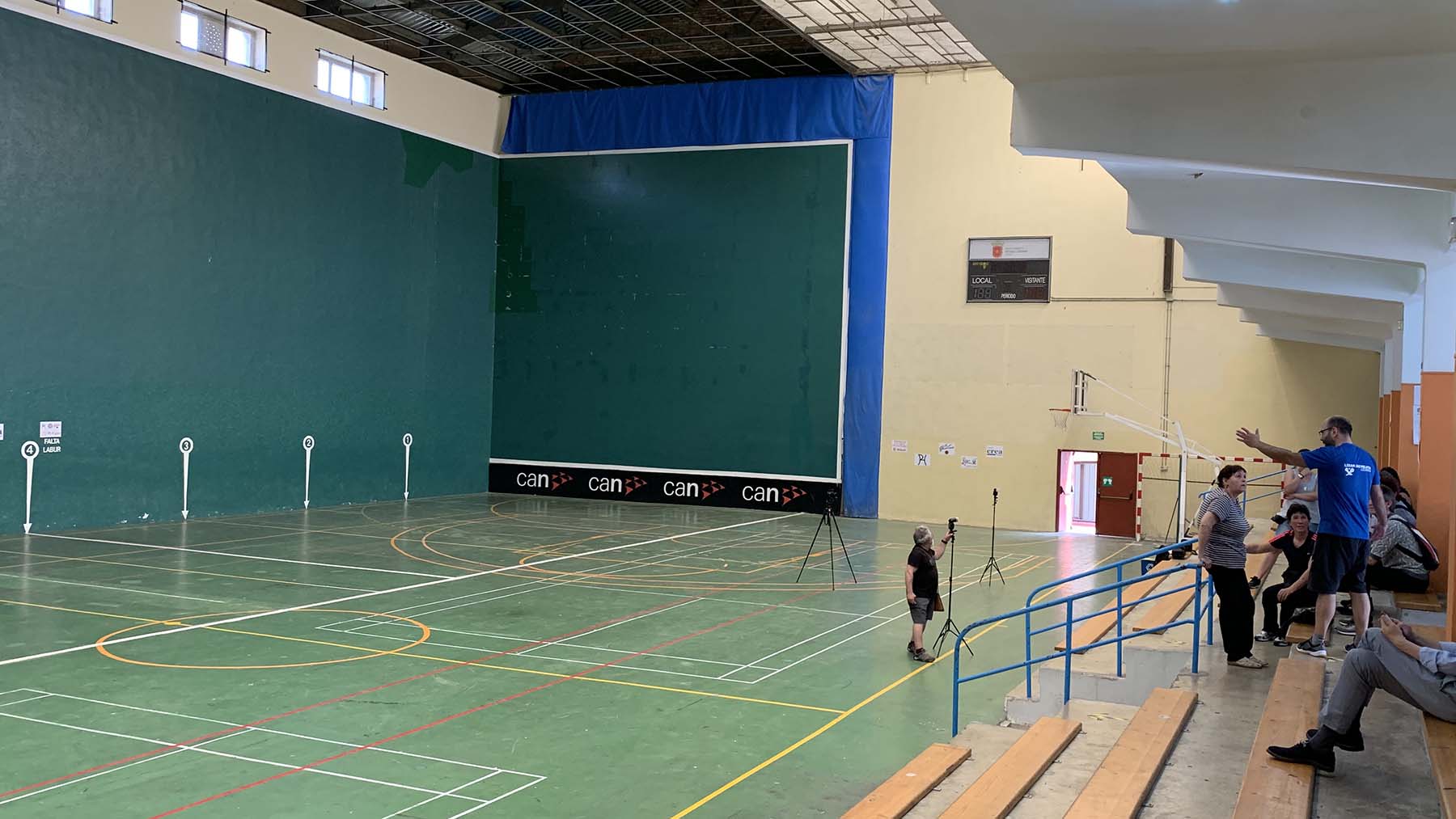 Interior del frontón Lizarra de Estella. Navarra.com