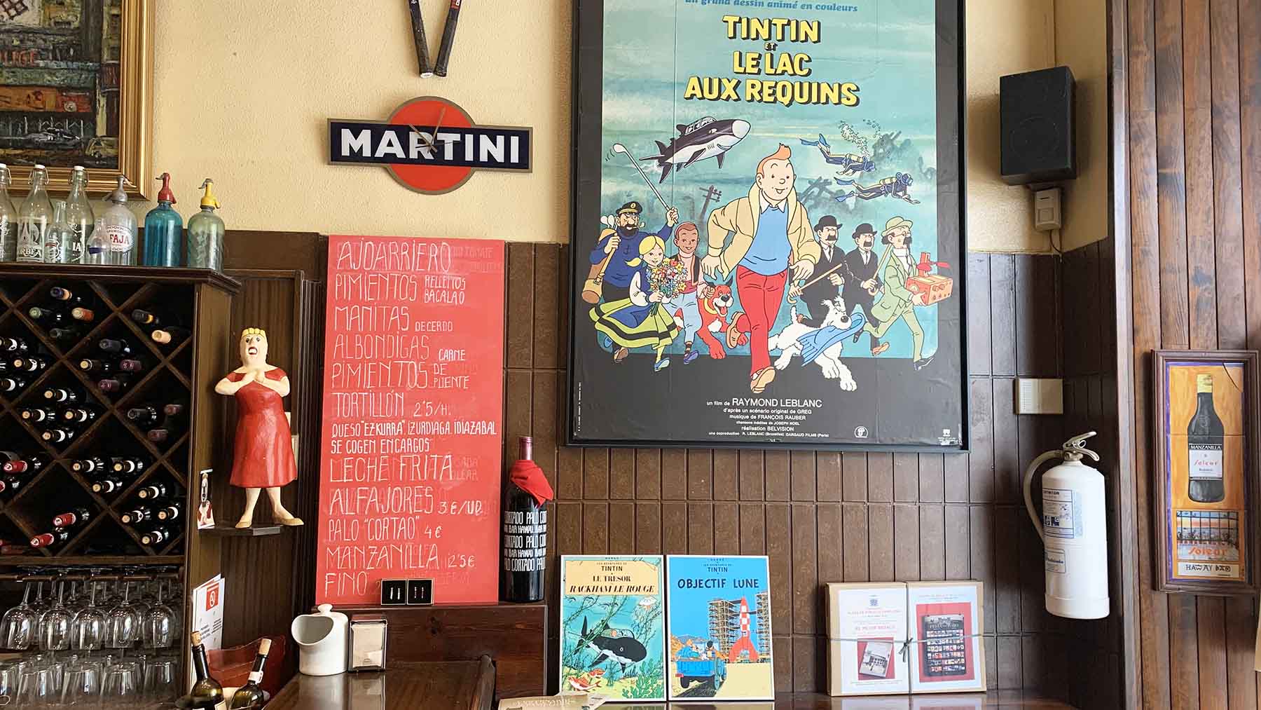 Interior del bar Hawai en la calle Navarro Villoslada 14 de Pamplona. Navarra.com