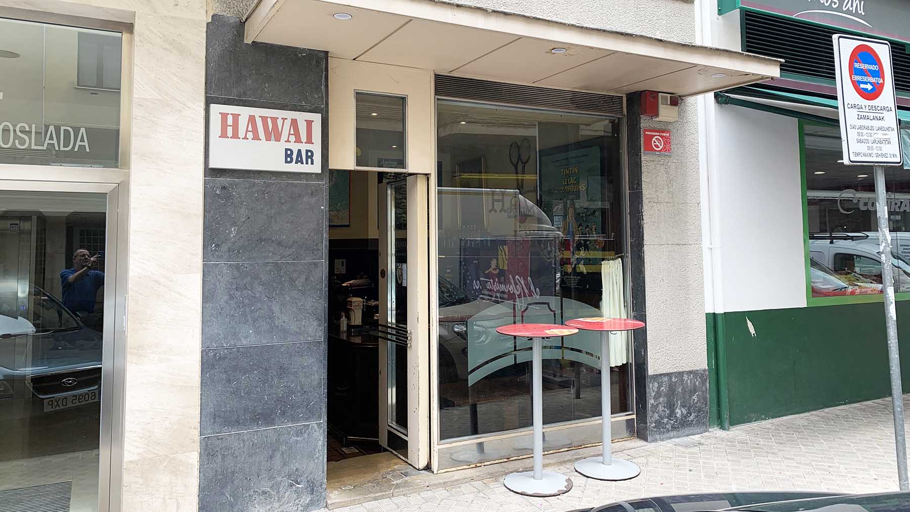 Exterior del bar Hawai en la calle Navarro Villoslada 14 de Pamplona. Navarra.com
