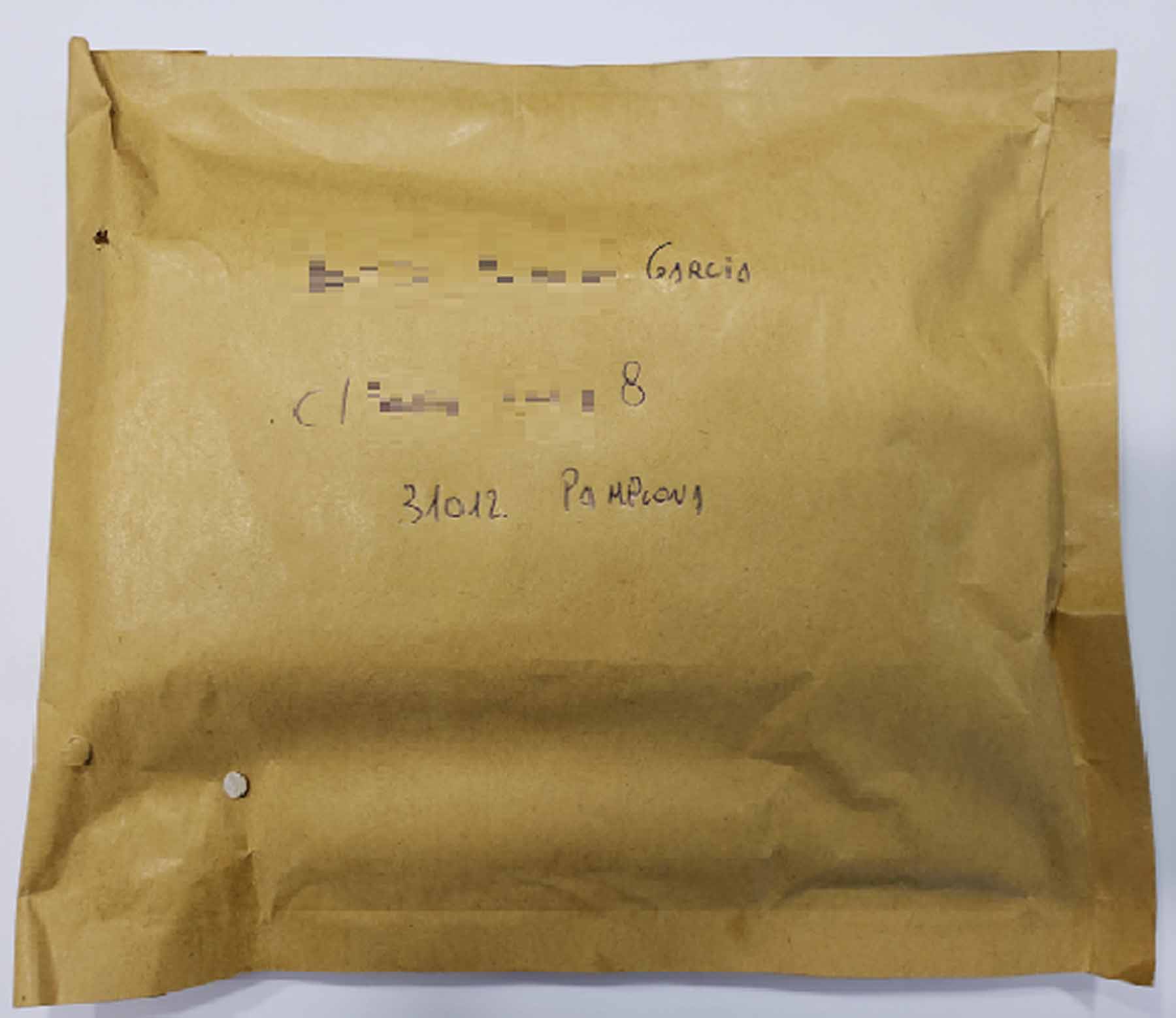 Imagen de uno de los paquetes entregados por el estafador. POLICÍA NACIONAL