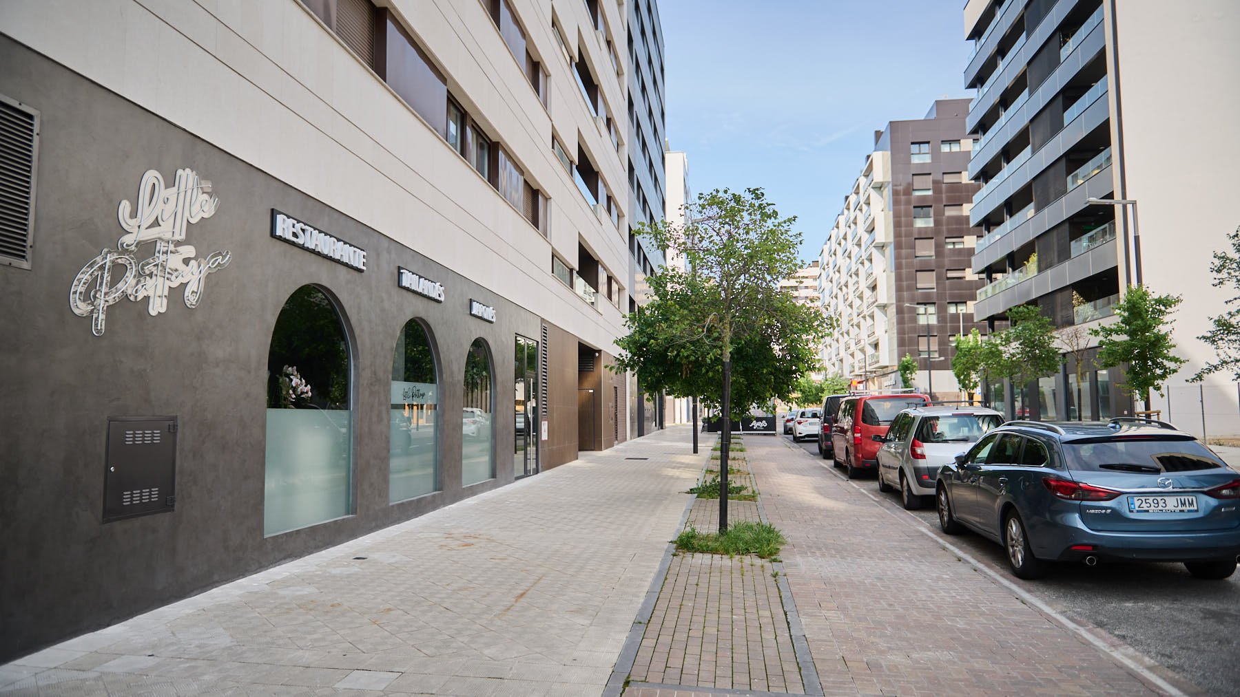 Calle Manuel López González donde hay más de 12 comercios diferentes. PABLO LASAOSA