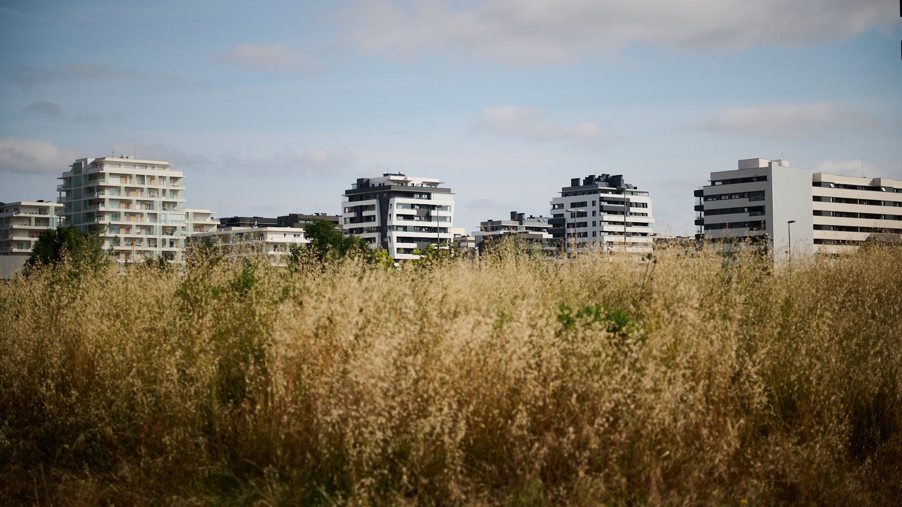 Adif saca a la venta cinco locales en Pamplona con precios desde 44.000 euros