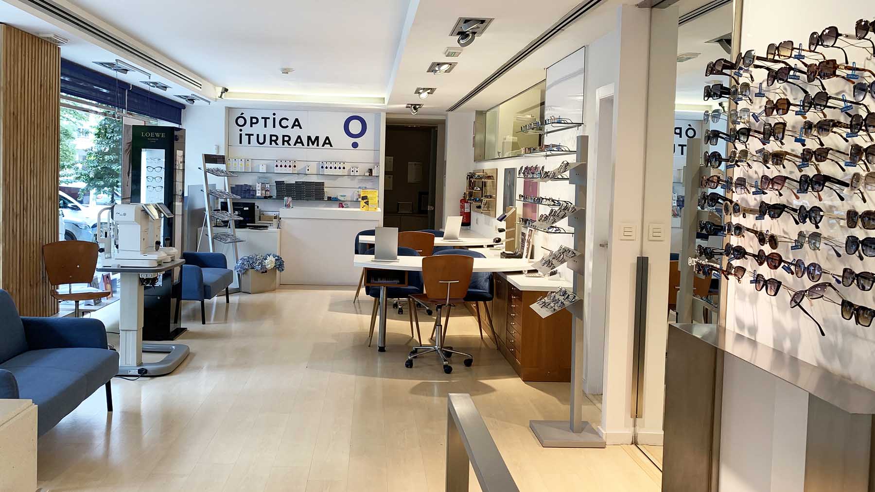 Interior de la Óptica Iturrama en Pamplona. Navarra.com
