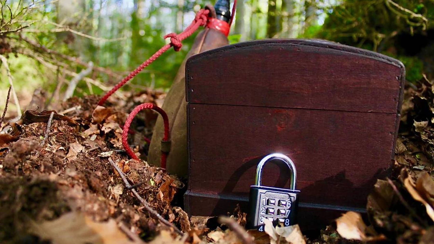 Los participantes del Escape Forest tienen que abrir cofres, resolver enigmas y pasar pruebas en el bosque Mata de Haya. CEDIDA