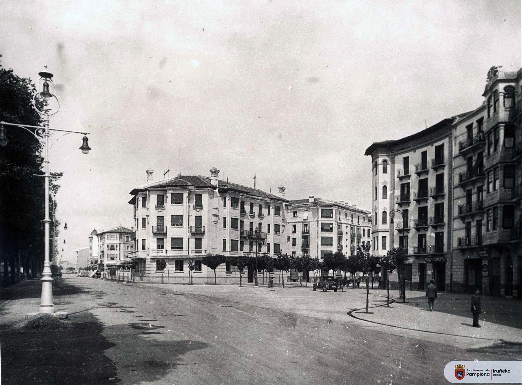 Foto 15. Plaza de Pablo Iglesias y av. de Galán y García Hernández en 1933 (Foto Benito Rupérez, Colección Municipal, Archivo Municipal AMP000651)