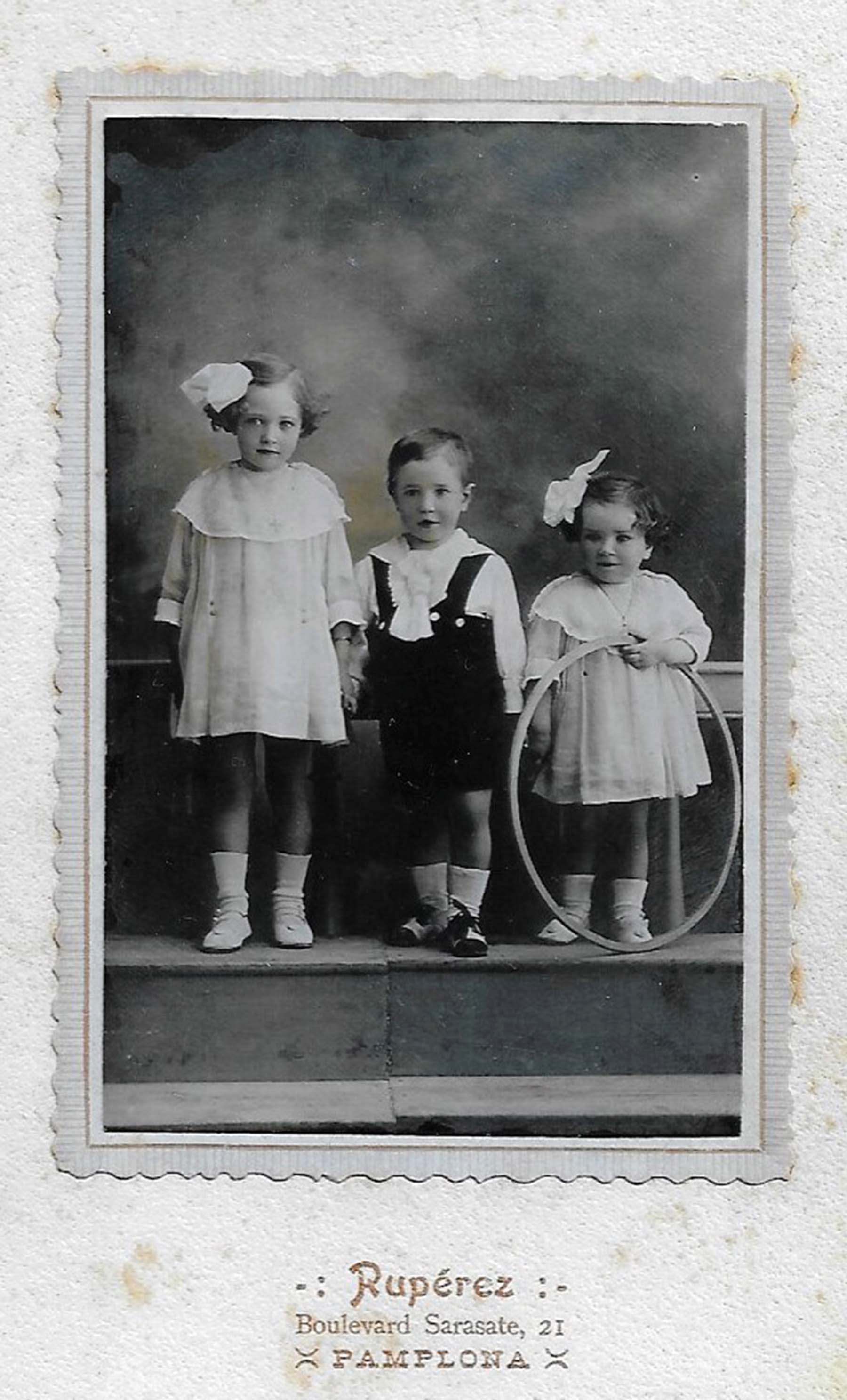 Foto 04. Retrato de tres niños (Foto Benito Rupérez, cortesía de Foto Koldo)