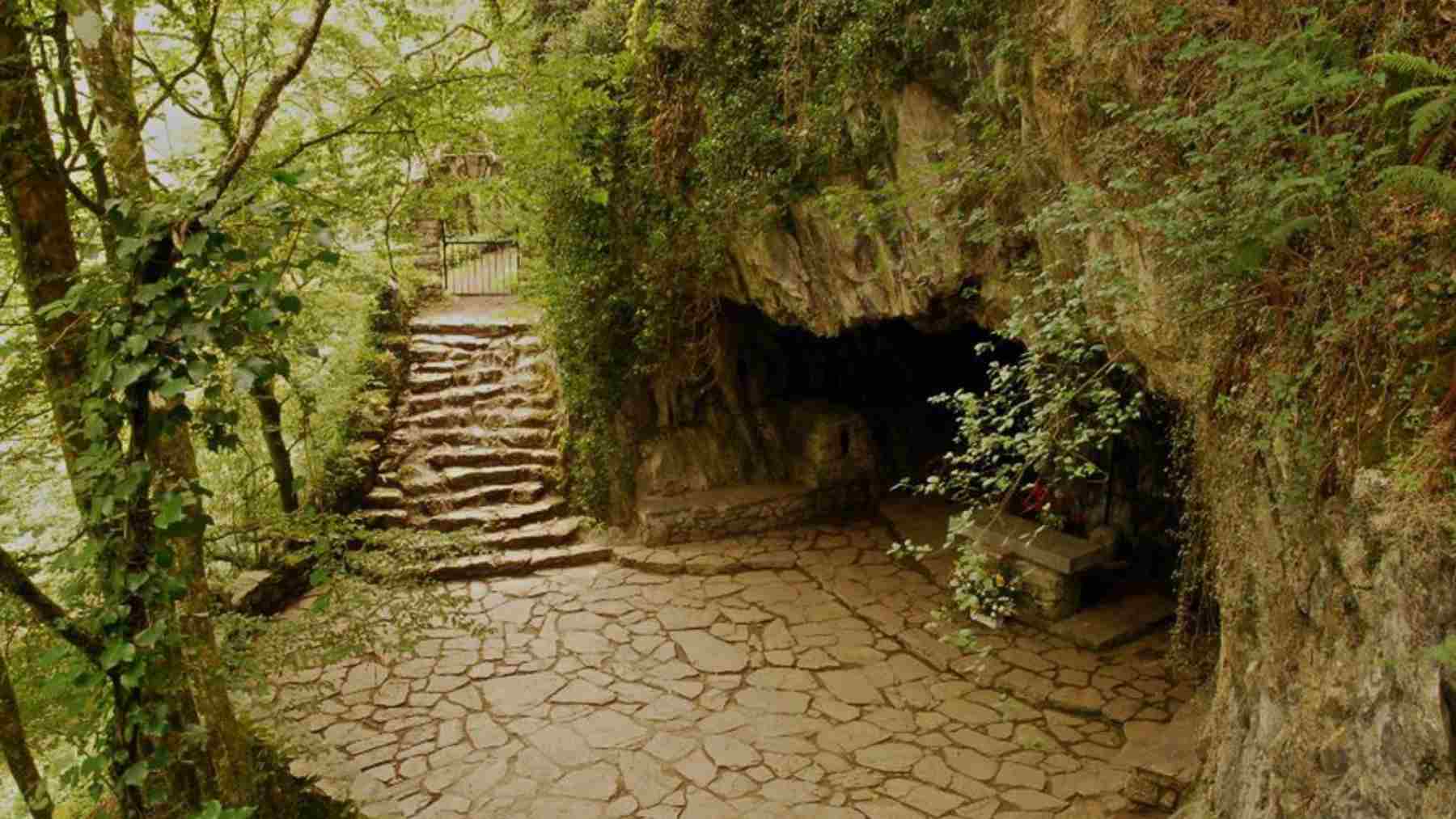 Gruta-ermita de San Juan Bautista en la Reserva Natural de San Juan Xar, en Yanci.